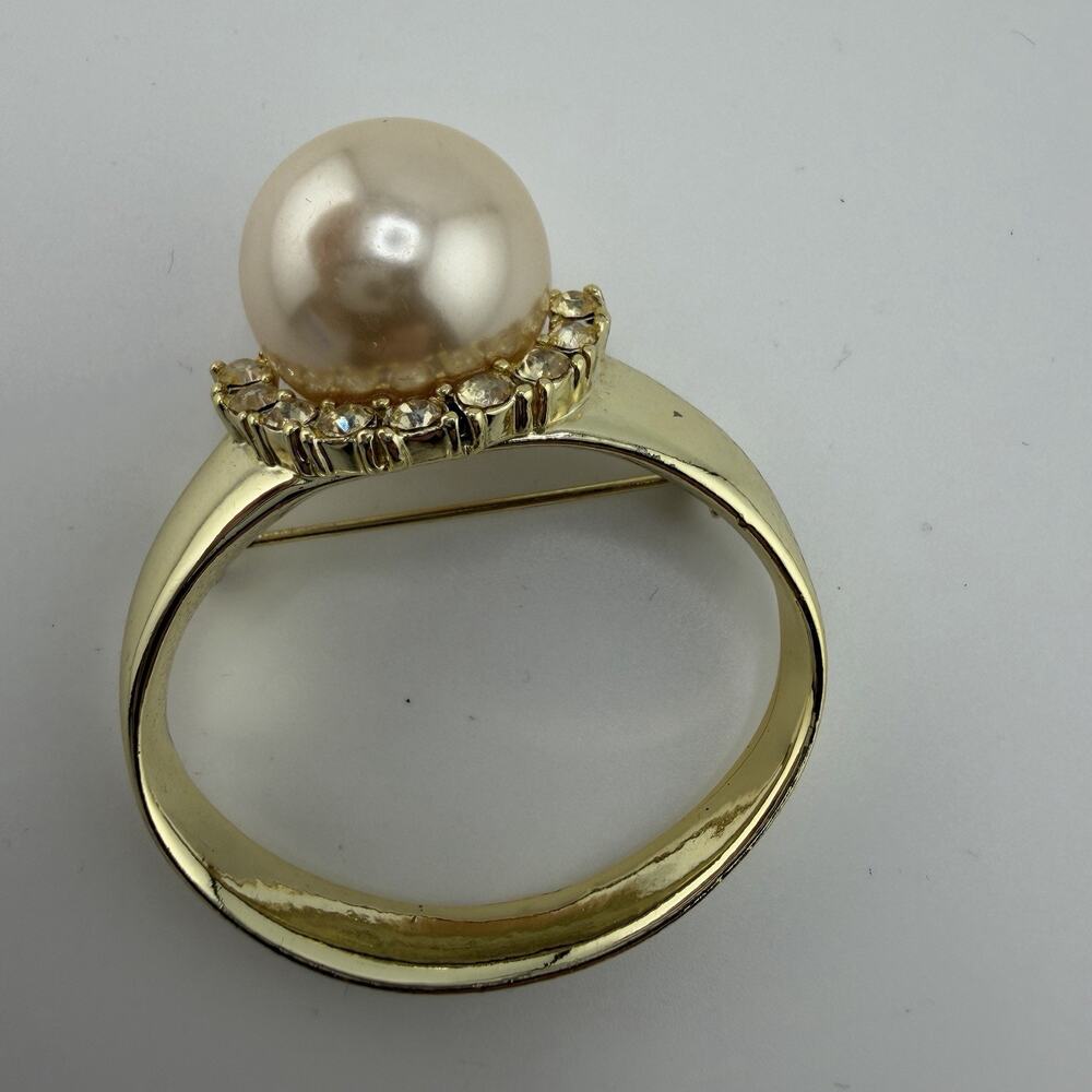 Vintage AJC Oversized Faux Pearl Rhinestone Ring Brooch Gold Tone Circle Signed